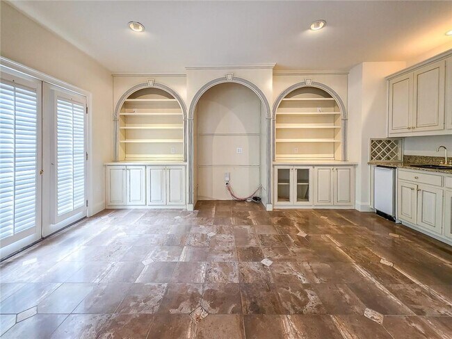 Building Photo - 2502 Oak Hill Overlook