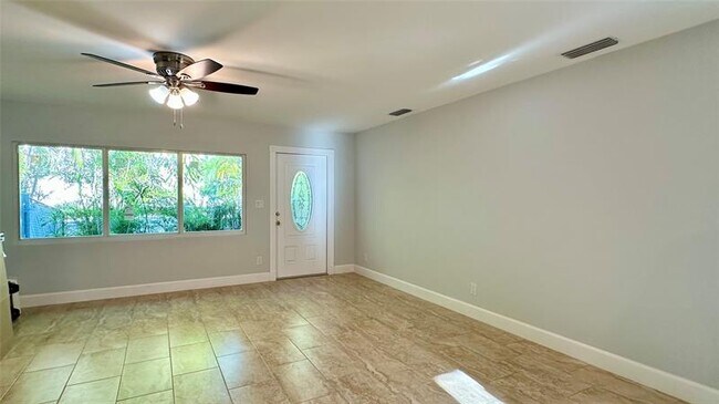 Building Photo - 400 SW 9th St