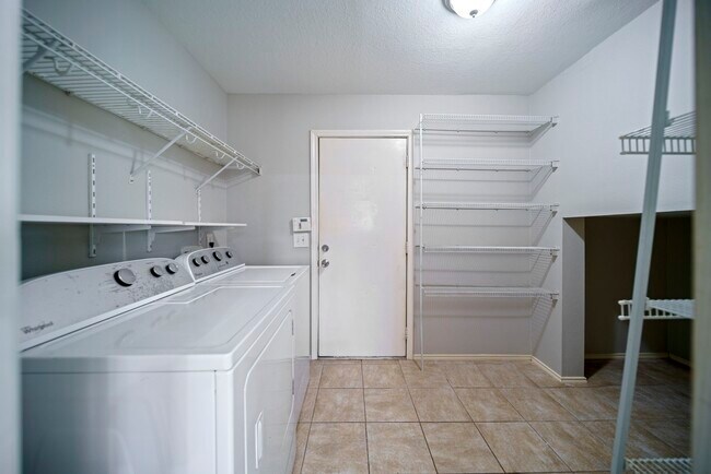 Building Photo - 10411 Deer Branch