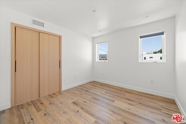 Building Photo - 839 N McCadden Pl