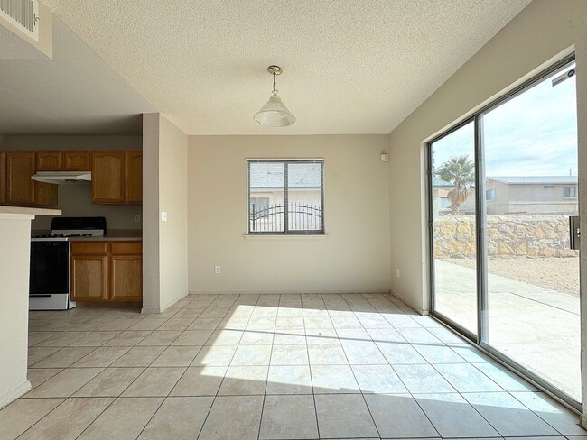 Building Photo - East El Paso 4 bed Refrig A/C w/Loft!