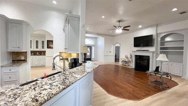 Building Photo - 2411 Kilgarney Keep St