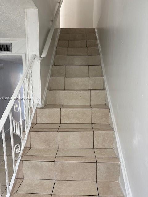 Building Photo - 3920 Woodside Dr