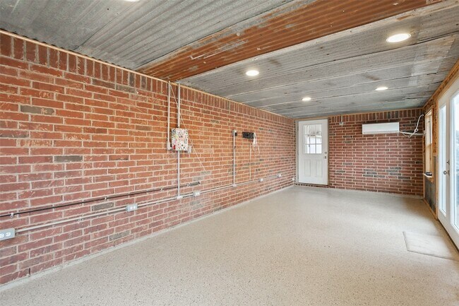 Building Photo - 608 Mesquite Dr