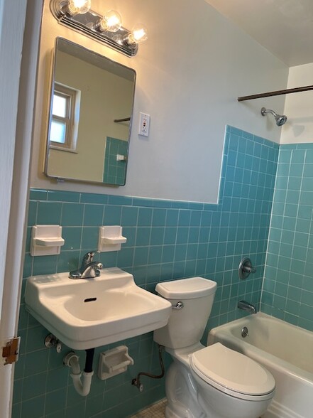 Building Photo - 5630 Macey Ave