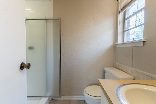 Building Photo - Spacious Rent to Own in South OKC!