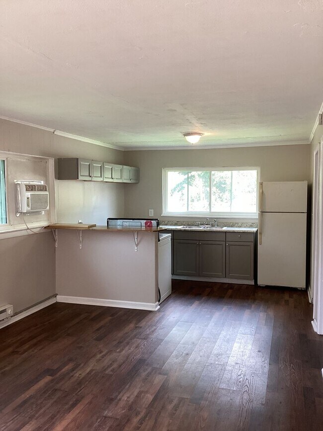 Building Photo - 5540 Clemons Rd