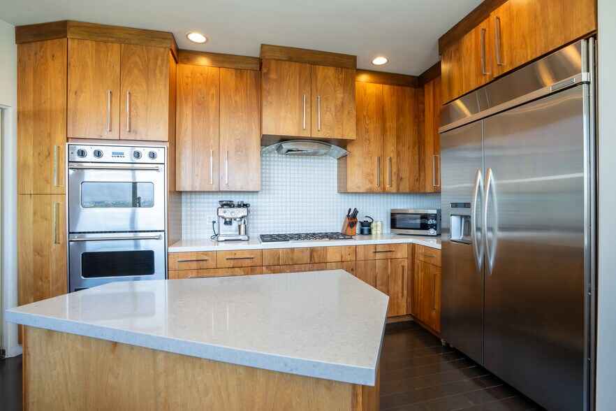 Building Photo - 3865 Buena Park Dr