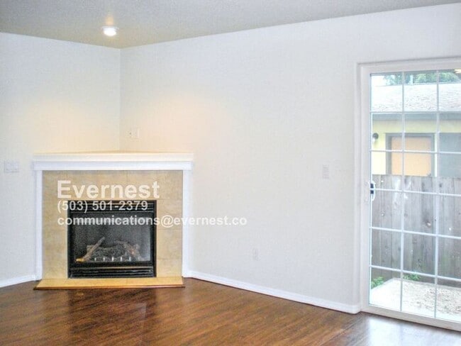 Building Photo - Spacious 3-Bedroom Townhome with Convenien...