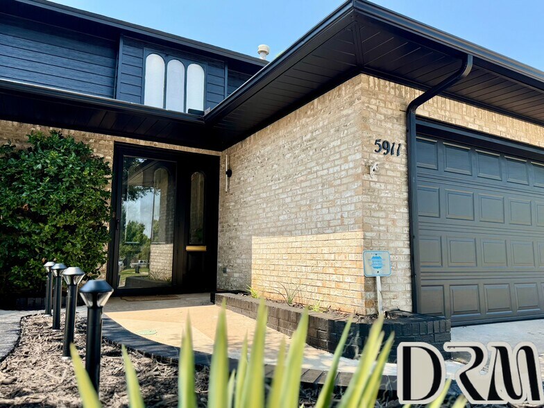 Building Photo - 5911 N Ross Ave