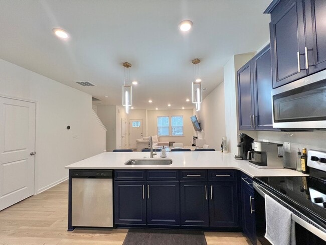 Building Photo - Luxurious, Newly Built 3BD, 2.5BA Raleigh ...