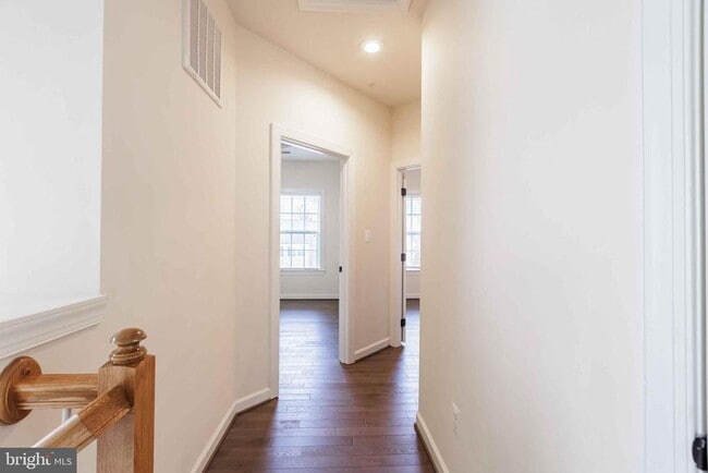 Building Photo - 9733 Braidwood Ter