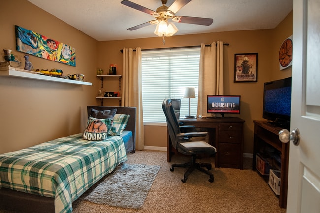 Building Photo - $250 OFF Move-In Rents Special!