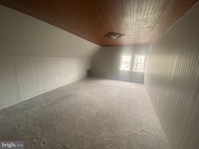 Building Photo - 623 Madison Ave