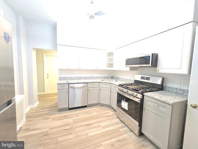 Building Photo - 1726 N Lindenwood St