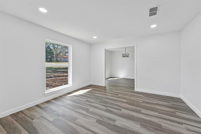 Building Photo - 205 Elmwood St