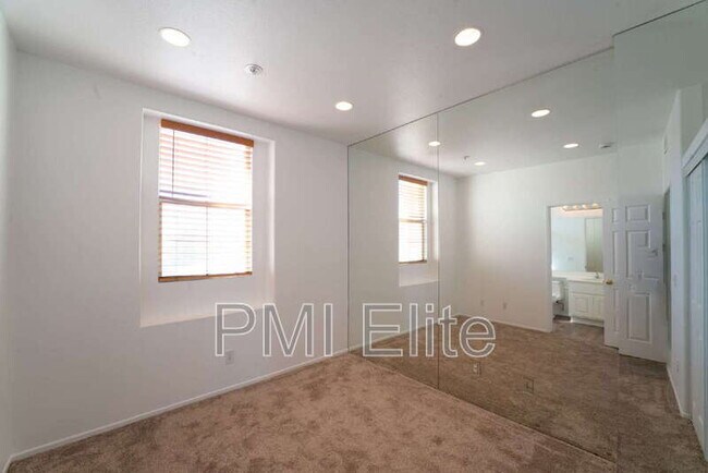 Building Photo - 28254 Canterbury Ct