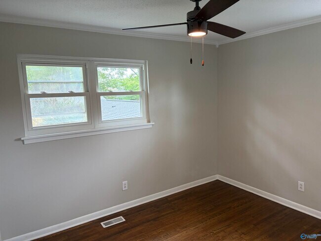 Building Photo - 2109 Villaret Dr SW