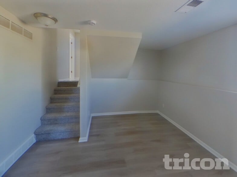 Building Photo - 308 N 46th Ave