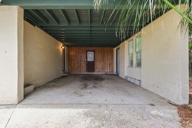 Building Photo - 1734 W Tharpe St