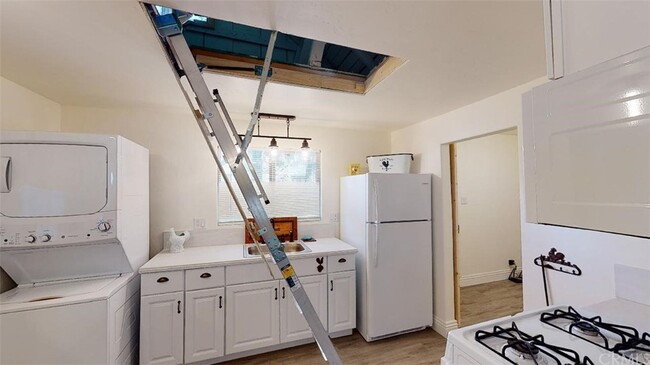 Building Photo - 23349 Seeley Way