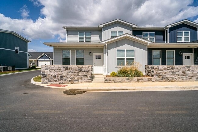 Primary Photo - 1528 Crownpoint Dr