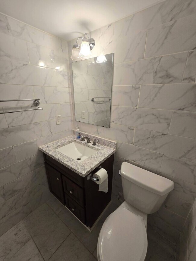 Building Photo - Beautiful Home Available for Rent in Charl...