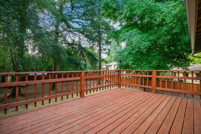 Building Photo - Charming 3 bedroom 3 bathroom house in Tigard!