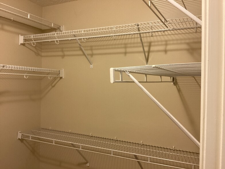 Building Photo - 515 Dresler Rd