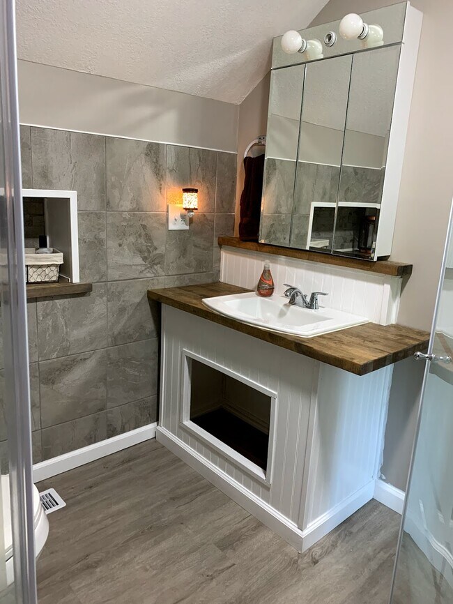 Upstairs Shower Room - 611 4th St NW