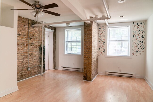 Building Photo - Ravenswood - 2 Bed / 1 Bath English Garden...