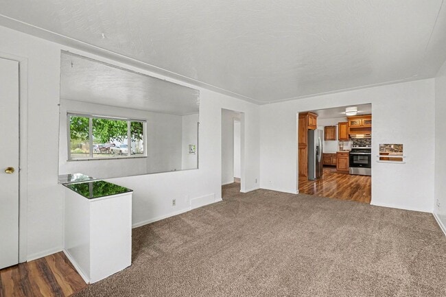 Building Photo - Newly remodelled 3 bedroom ranch - available May 1st!!!