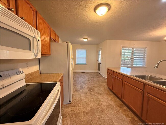 Building Photo - 3713 Rockhurst Dr
