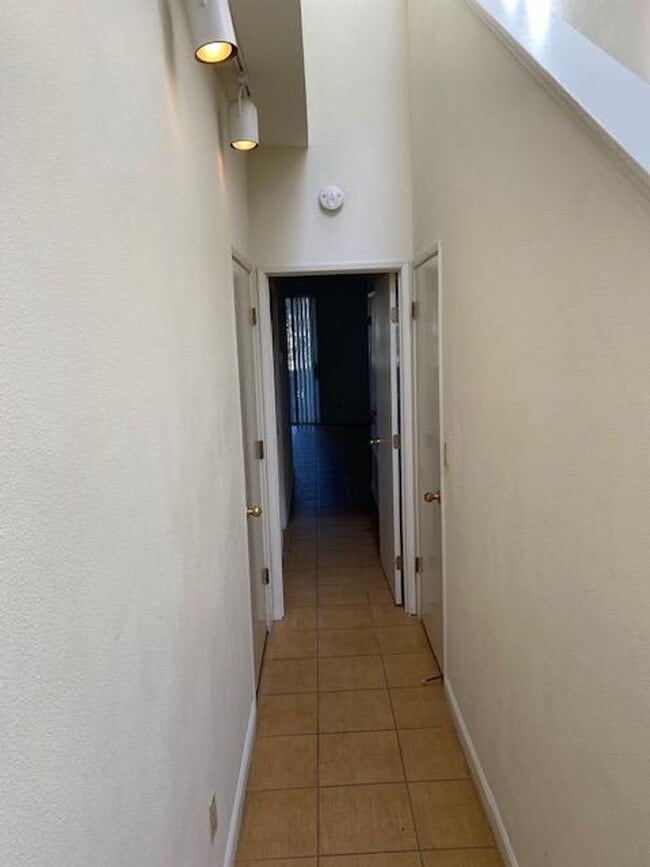 Building Photo - 15 Invincible Ct