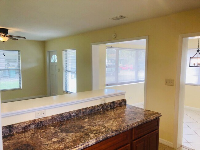 Building Photo - 1923 Jefferson Ave