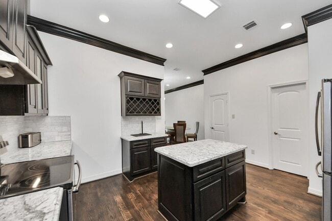 Building Photo - 146 Carson Ct