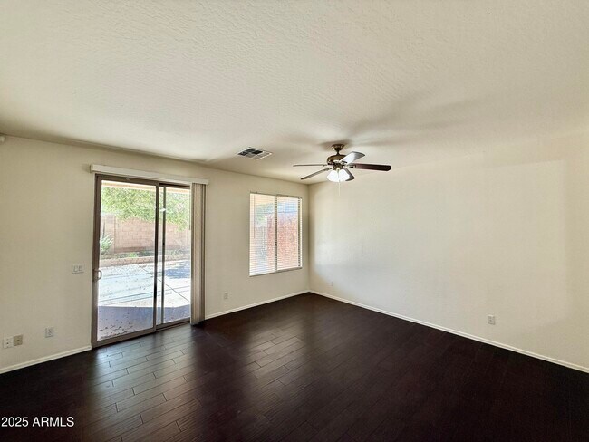 Building Photo - 3229 W Pleasant Ln