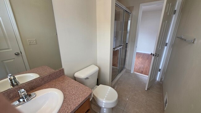 Building Photo - 1580 Kessler Ave