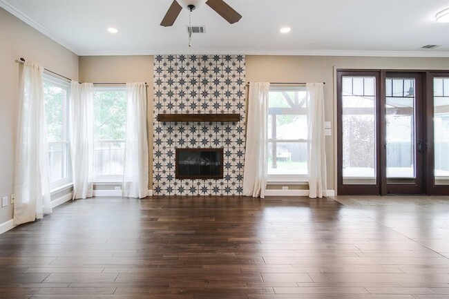 Building Photo - 1713 Apache Trail