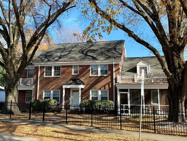 Primary Photo - 300 Horne St