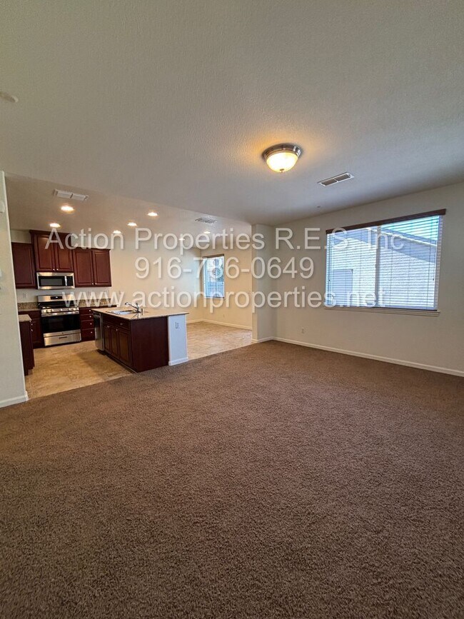 Building Photo - West Roseville Solar! 3 Bedroom, Plus den/...
