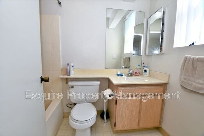 Building Photo - 807 S B St