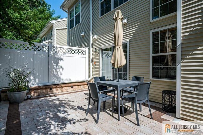 Building Photo - 403 Somerset Ct