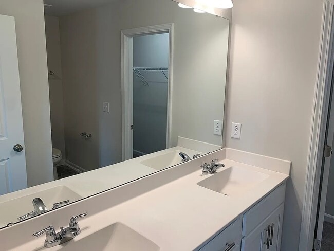 Building Photo - 6400 Astor Elgin St