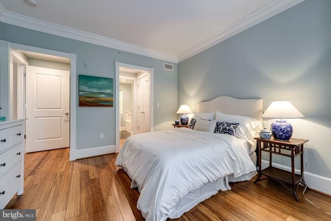 Building Photo - 910 Powhatan St