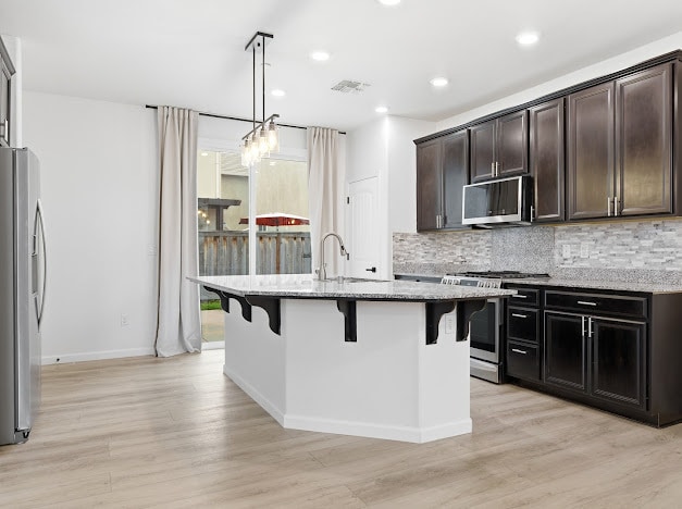 Building Photo - Spacious 3-bedroom home offering 1,785 sq ft of comfortable living space.