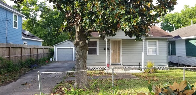 Primary Photo - 4515 White Rock St