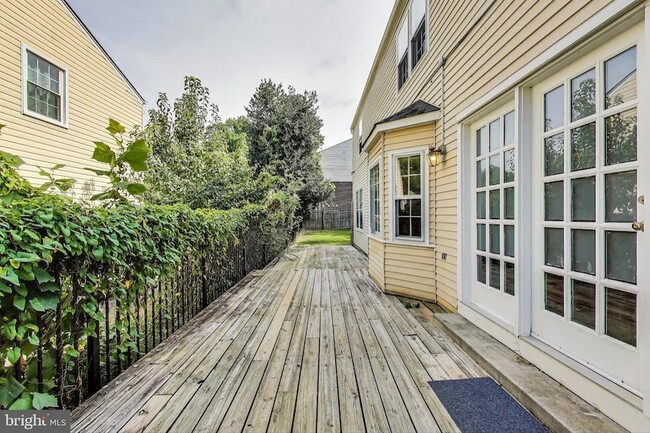 Building Photo - 10323 Snowpine Way