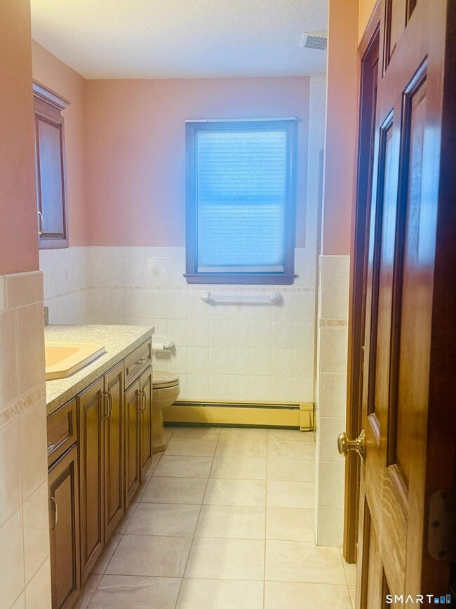 Building Photo - 20 Crest Dr