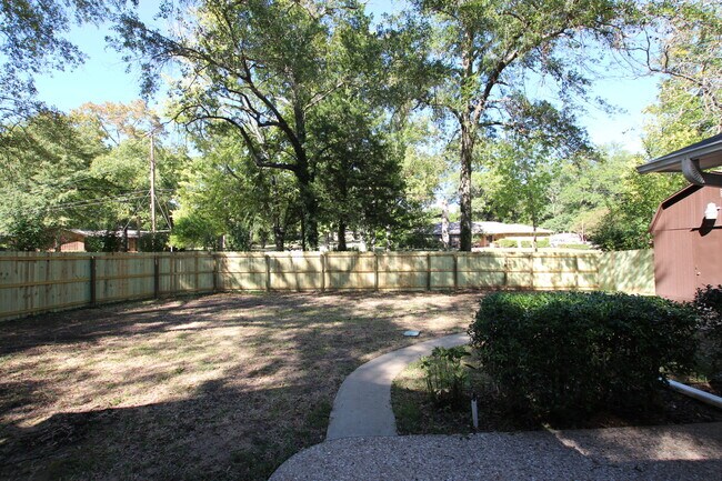 Building Photo - Coming Soon! Charming 3 Bedroom 2 Bath Home in Tyler!